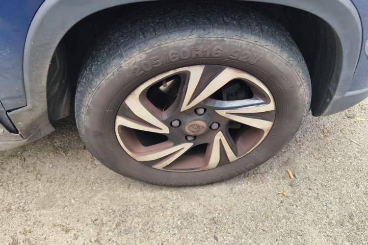 Used Baojun 510 2017 1.5L Automatic Luxury Model Right Front Wheel Hub