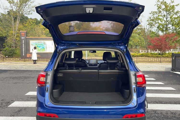 Used Baojun 510 2017 1.5L Automatic Fashion Model Trunk