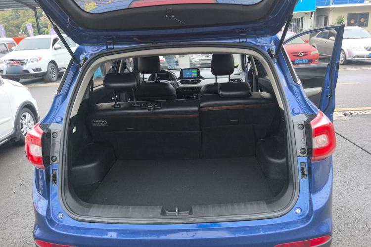 Used Baojun 510 2017 1.5L Automatic Fashion Model Trunk
