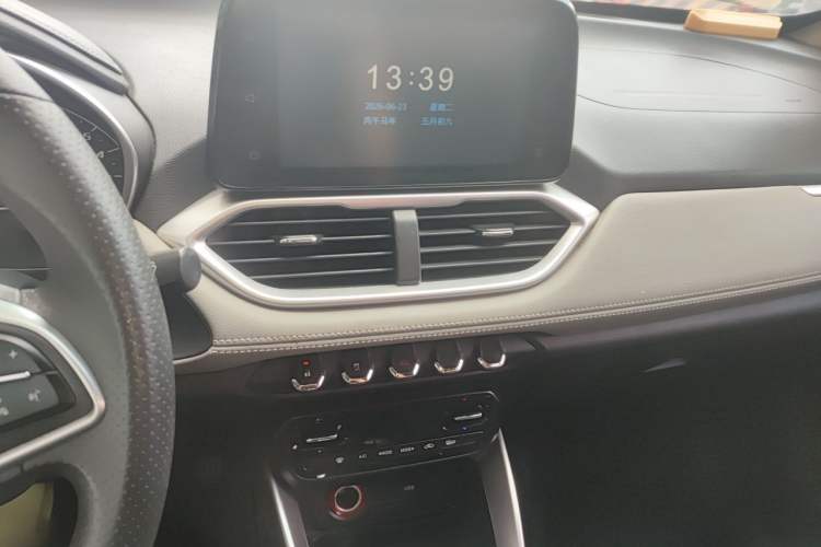 Used Baojun 510 2017 1.5L Manual Fashion Model Audio And AC Panel