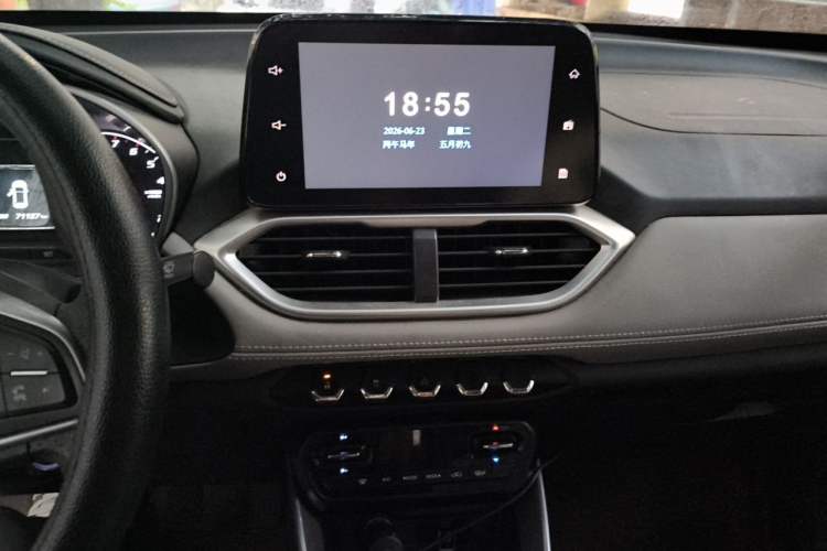 Used Baojun 510 2017 1.5L Manual Fashion Model Audio And AC Panel