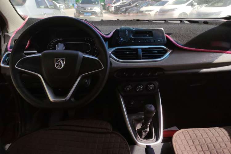 Used Baojun 510 2017 1.5L manual Comfort trim Center Console
