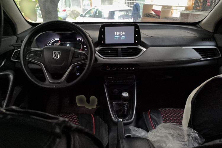 Used Baojun 510 2017 1.5L Manual Fashion Model Center Console