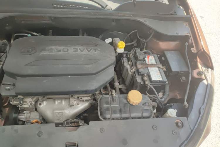 Used Baojun 510 2017 1.5L Manual Fashion Model Engine Bay Left