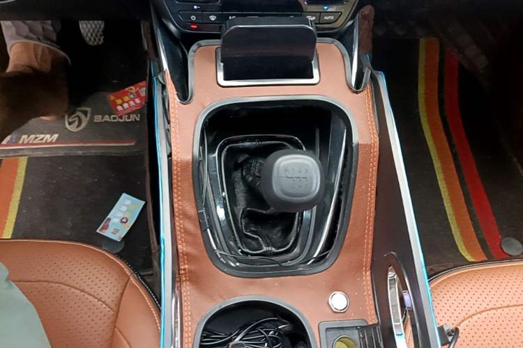 Used Baojun 510 2017 1.5L Manual Luxury Model Gear Lever