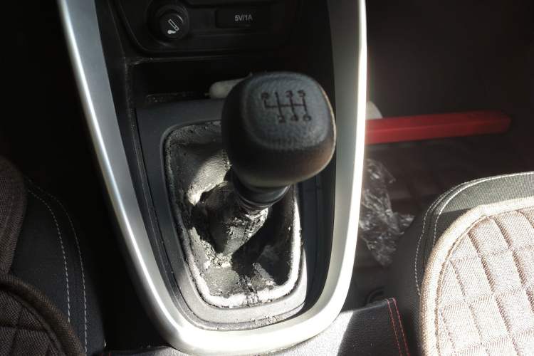Used Baojun 510 2017 1.5L manual Comfort trim Gear Lever