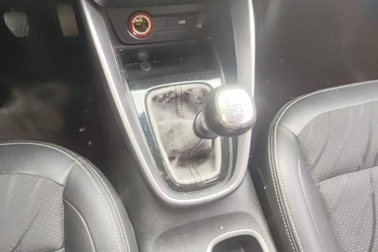 Used Baojun 510 2017 1.5L Manual Fashion Model Gear Lever