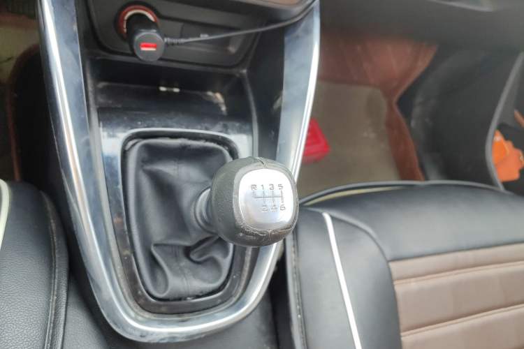 Used Baojun 510 2017 1.5L Manual Luxury Model Gear Lever