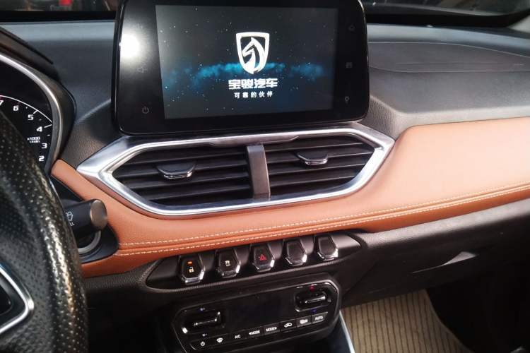 Used Baojun 510 2017 1.5L Automatic Luxury Model Audio And AC Panel