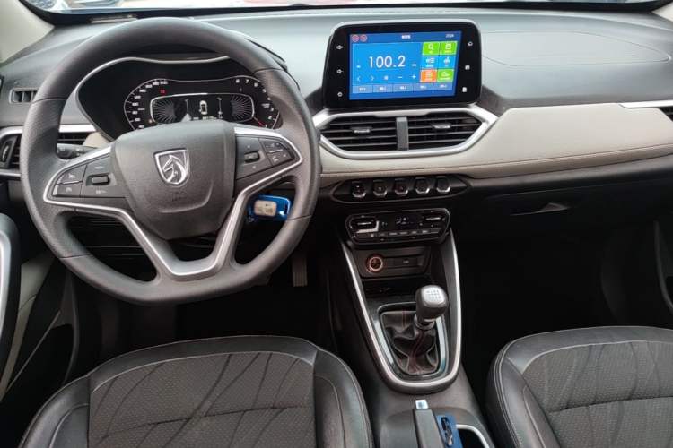 Used Baojun 510 2017 1.5L Manual Fashion Model Audio And AC Panel