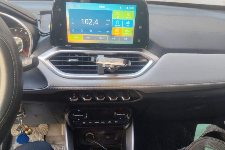 Used Baojun 510 2017 1.5L Manual Fashion Model Audio And AC Panel