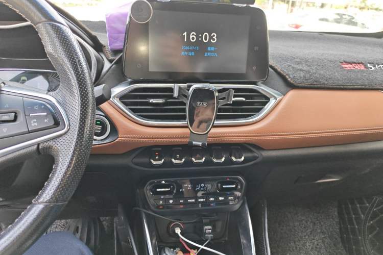 Used Baojun 510 2017 1.5L Manual Luxury Model Audio And AC Panel