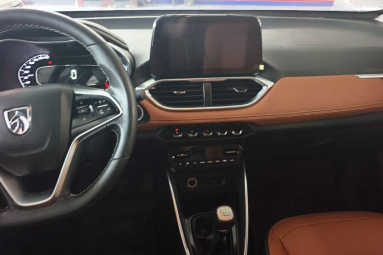 Used Baojun 510 2017 1.5L Manual Luxury Model Audio And AC Panel