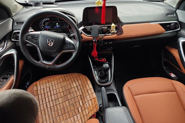 Used Baojun 510 2017 1.5L Manual Luxury Model Center Console