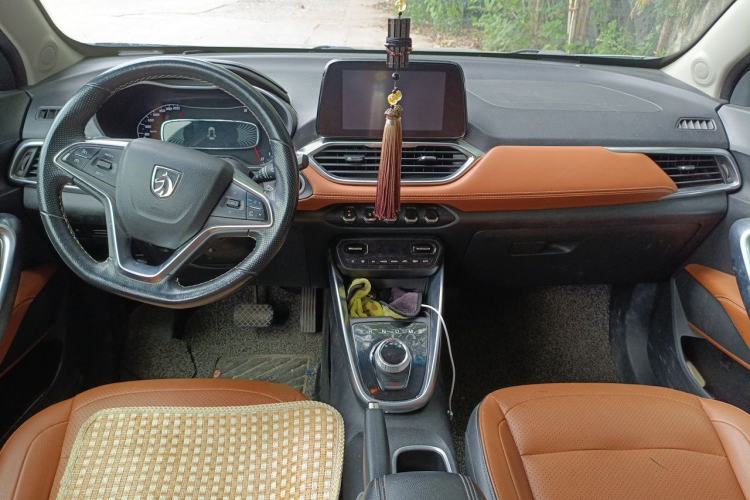 Used Baojun 510 2017 1.5L Automatic Luxury Model Center Console