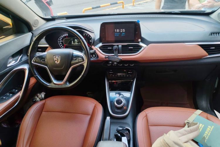 Used Baojun 510 2017 1.5L Automatic Luxury Model Center Console