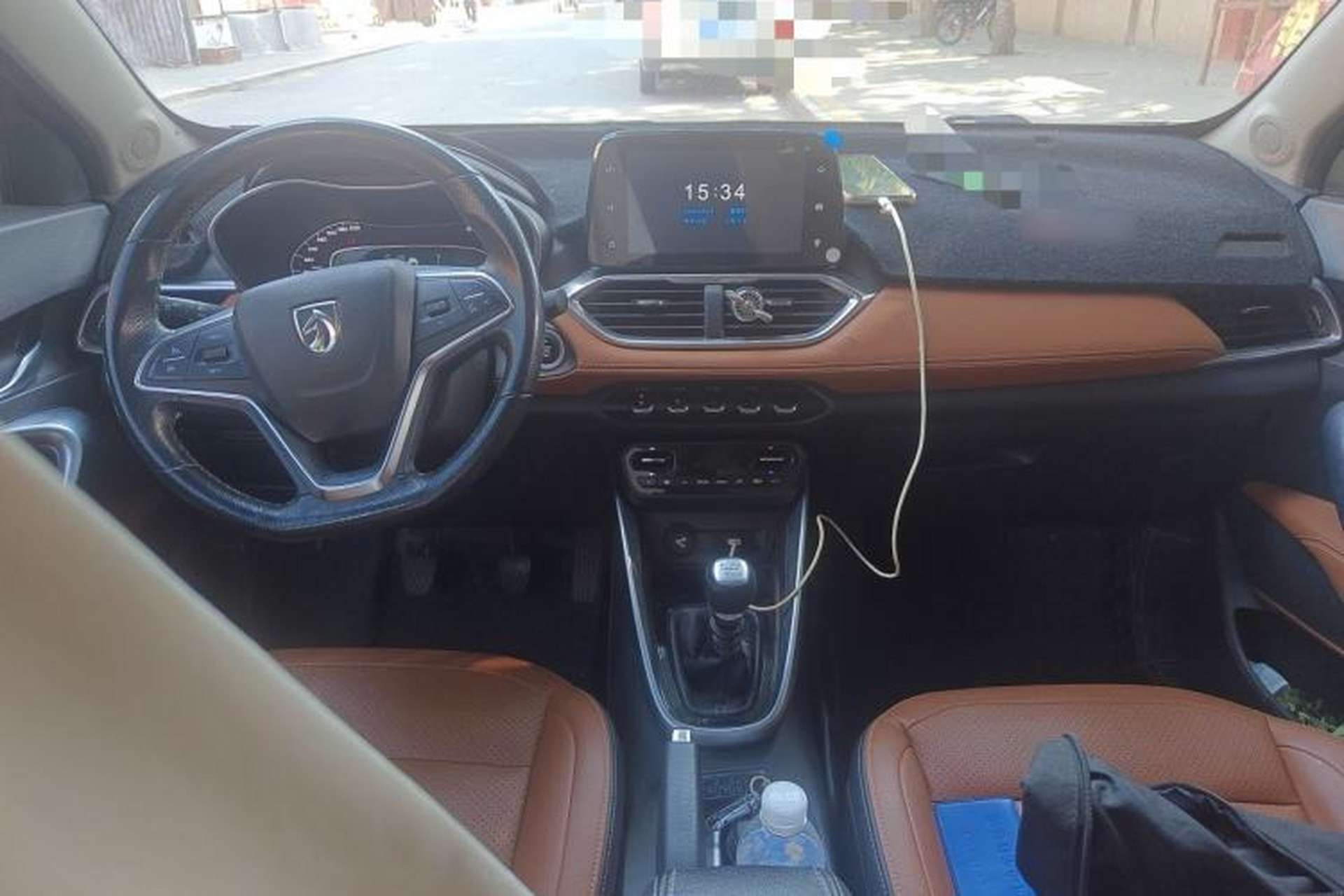 Used Baojun 510 2017 1.5L Manual Luxury Model Center Console