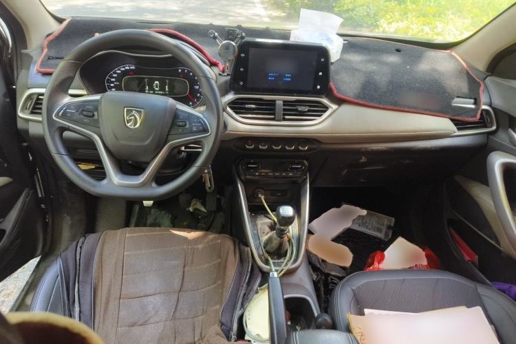 Used Baojun 510 2017 1.5L Manual Fashion Model Center Console