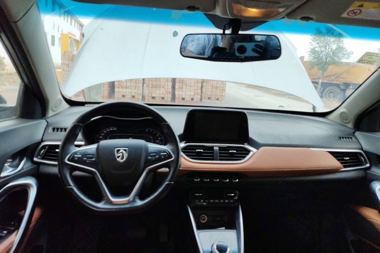 Used Baojun 510 2017 1.5L Automatic Luxury Model Center Console