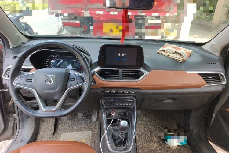 Used Baojun 510 2017 1.5L Manual Luxury Model Center Console