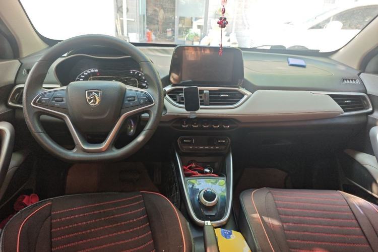 Used Baojun 510 2017 1.5L Automatic Fashion Model Center Console