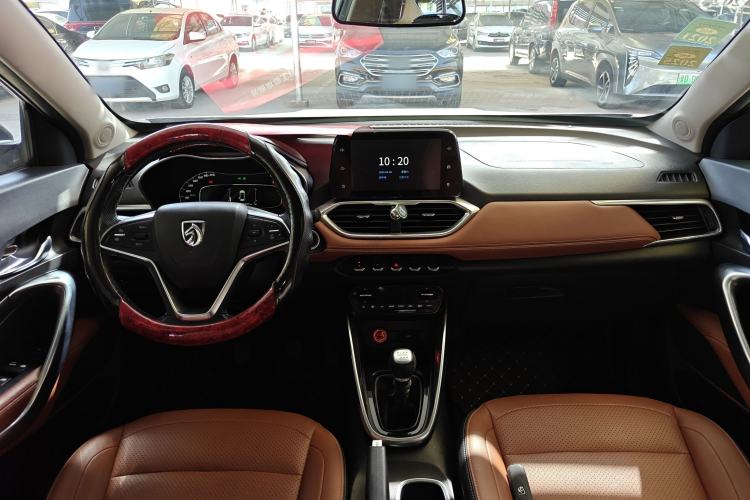 Used Baojun 510 2017 1.5L Manual Luxury Model Center Console