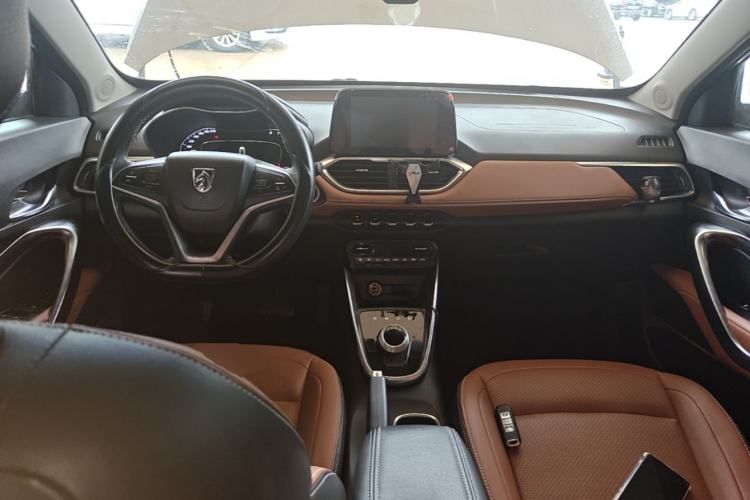 Used Baojun 510 2017 1.5L Automatic Luxury Model Center Console