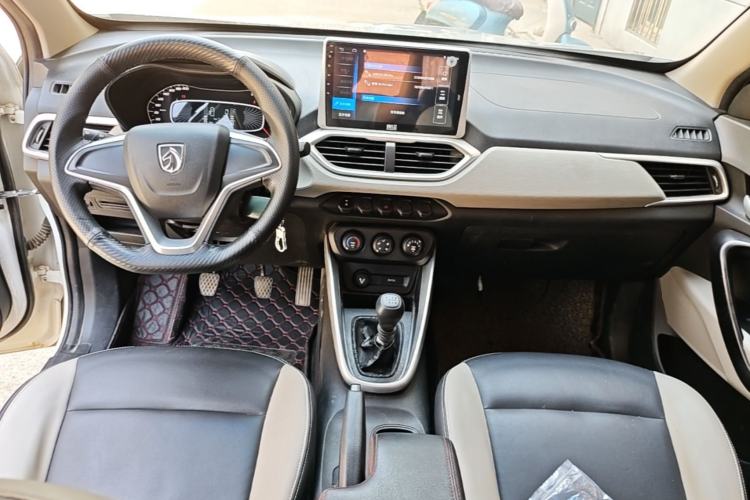 Used Baojun 510 2017 1.5L manual Comfort trim Center Console