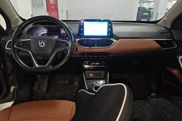 Used Baojun 510 2017 1.5L Automatic Luxury Model Center Console