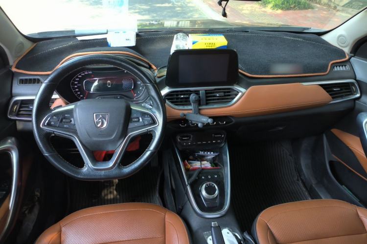 Used Baojun 510 2017 1.5L Automatic Luxury Model Center Console