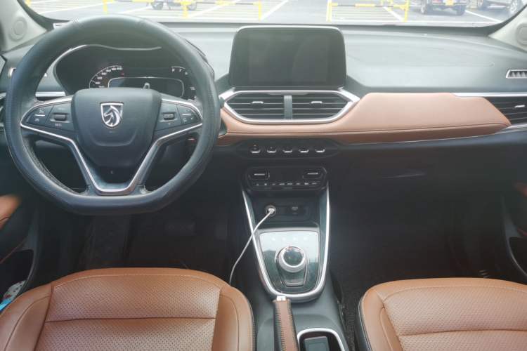 Used Baojun 510 2017 1.5L Automatic Luxury Model Center Console