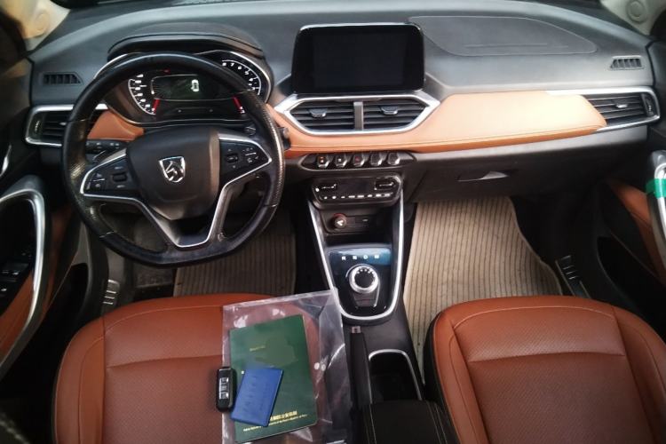 Used Baojun 510 2017 1.5L Automatic Luxury Model Center Console
