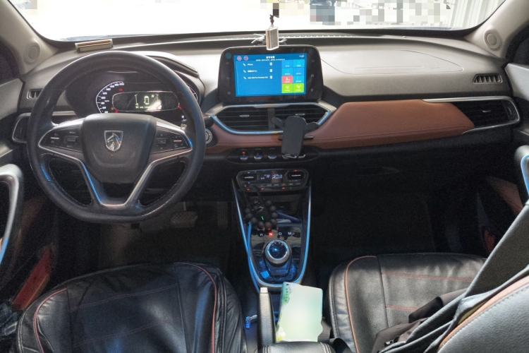 Used Baojun 510 2017 1.5L Automatic Luxury Model Center Console