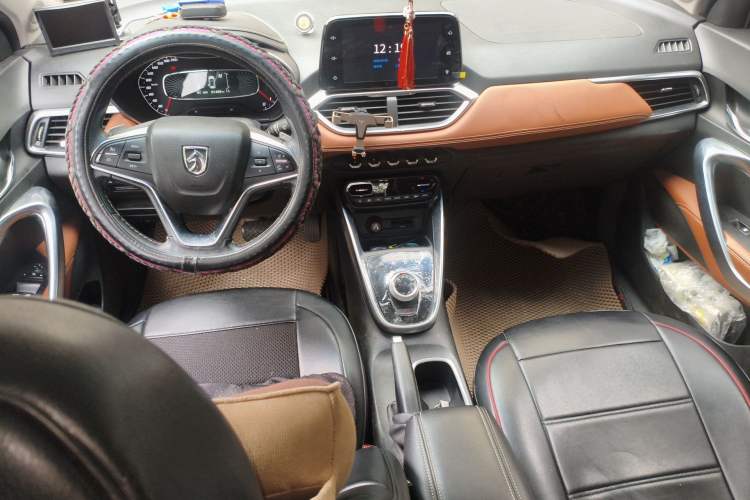 Used Baojun 510 2017 1.5L Automatic Luxury Model Center Console