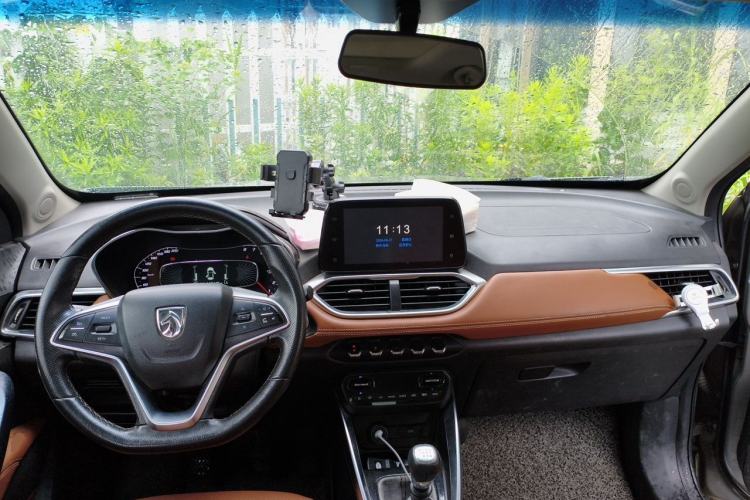 Used Baojun 510 2017 1.5L Manual Luxury Model Center Console