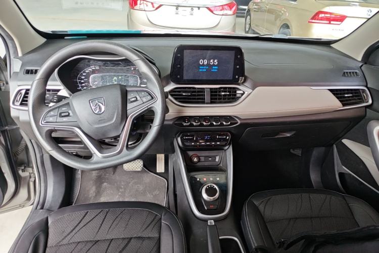 Used Baojun 510 2017 1.5L Automatic Fashion Model Center Console