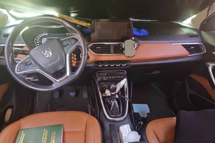 Used Baojun 510 2017 1.5L Manual Luxury Model Center Console