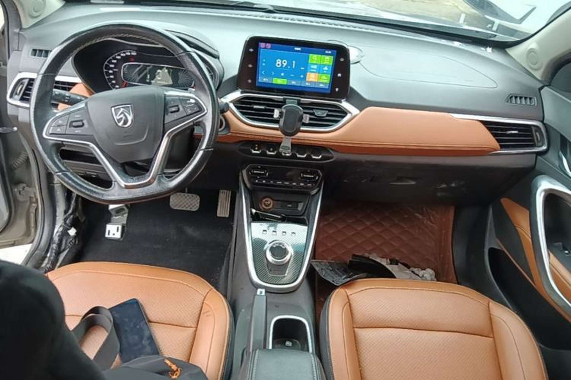 Used Baojun 510 2017 1.5L Automatic Luxury Model Center Console