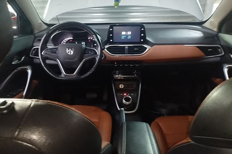 Used Baojun 510 2017 1.5L Automatic Luxury Model Center Console