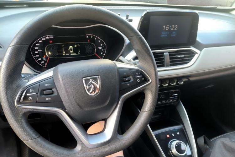 Used Baojun 510 2017 1.5L Automatic Fashion Model Center Console
