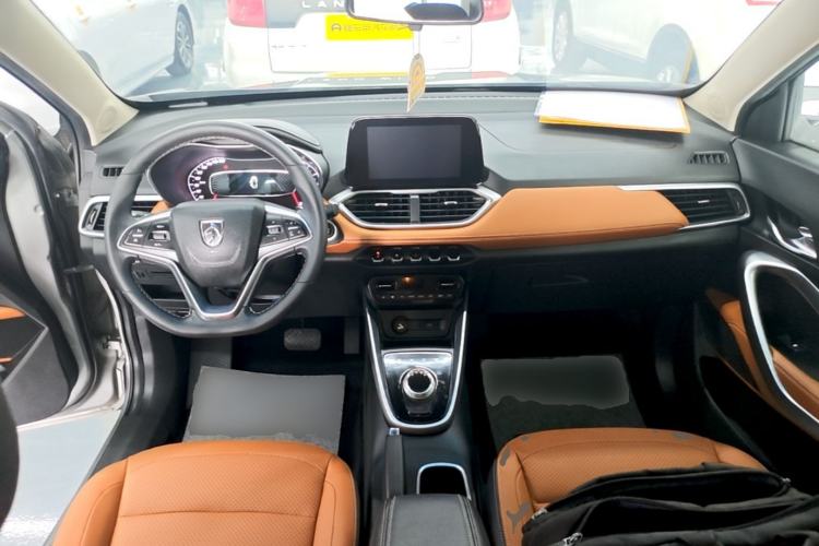 Used Baojun 510 2017 1.5L Automatic Luxury Model Center Console