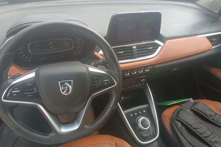 Used Baojun 510 2017 1.5L Automatic Luxury Model Center Console