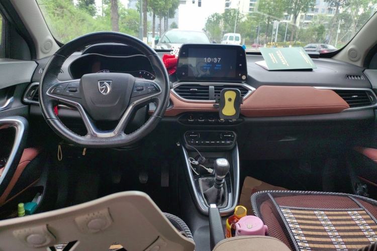 Used Baojun 510 2017 1.5L Manual Luxury Model Center Console