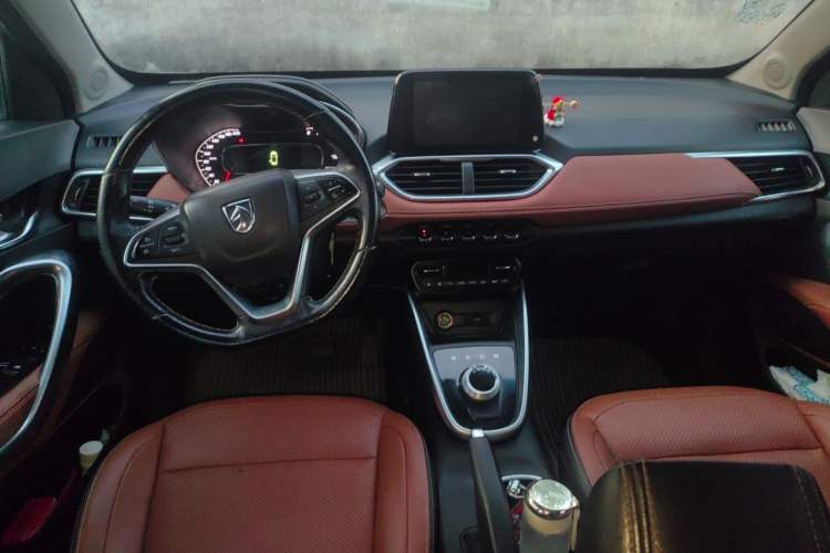 Used Baojun 510 2017 1.5L Automatic Luxury Model Center Console