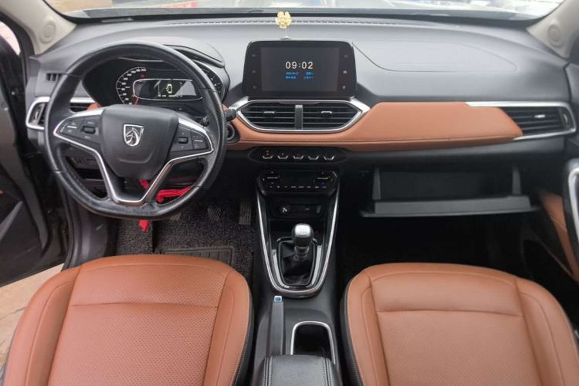 Used Baojun 510 2017 1.5L Manual Luxury Model Center Console