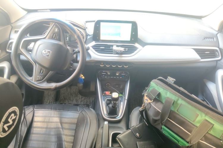 Used Baojun 510 2017 1.5L Manual Fashion Model Center Console