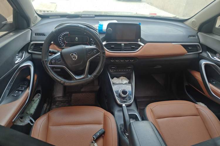 Used Baojun 510 2017 1.5L Automatic Luxury Model Center Console