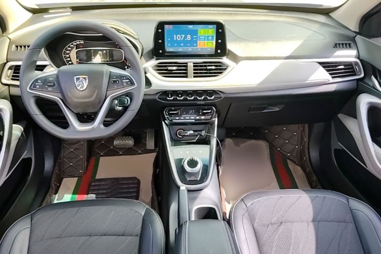 Used Baojun 510 2017 1.5L Automatic Fashion Model Center Console