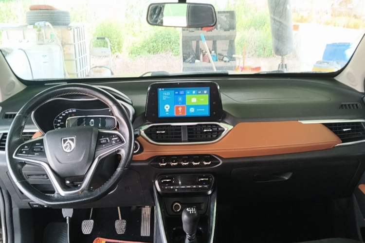 Used Baojun 510 2017 1.5L Manual Luxury Model Center Console