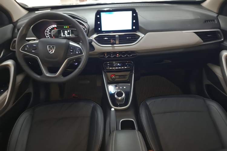 Used Baojun 510 2017 1.5L Automatic Fashion Model Center Console